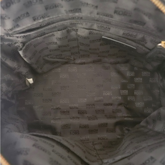 ❤️EUC Micheal kors SAFFIANO LEATHER  Hand/ Crossbody BAG - Picture 5 of 5